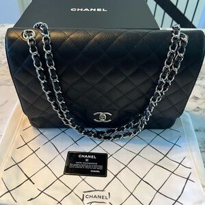 Caviar Maxi CHANEL bag used less than 10 times